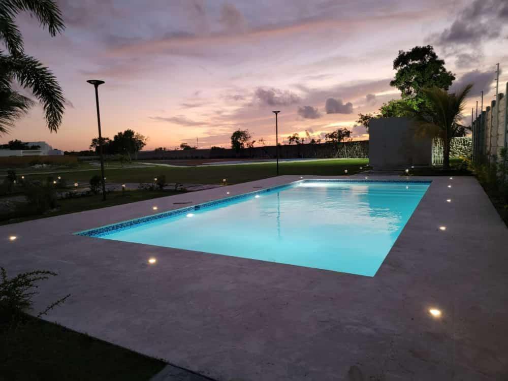 Adosada Con Piscina Privada Villa *