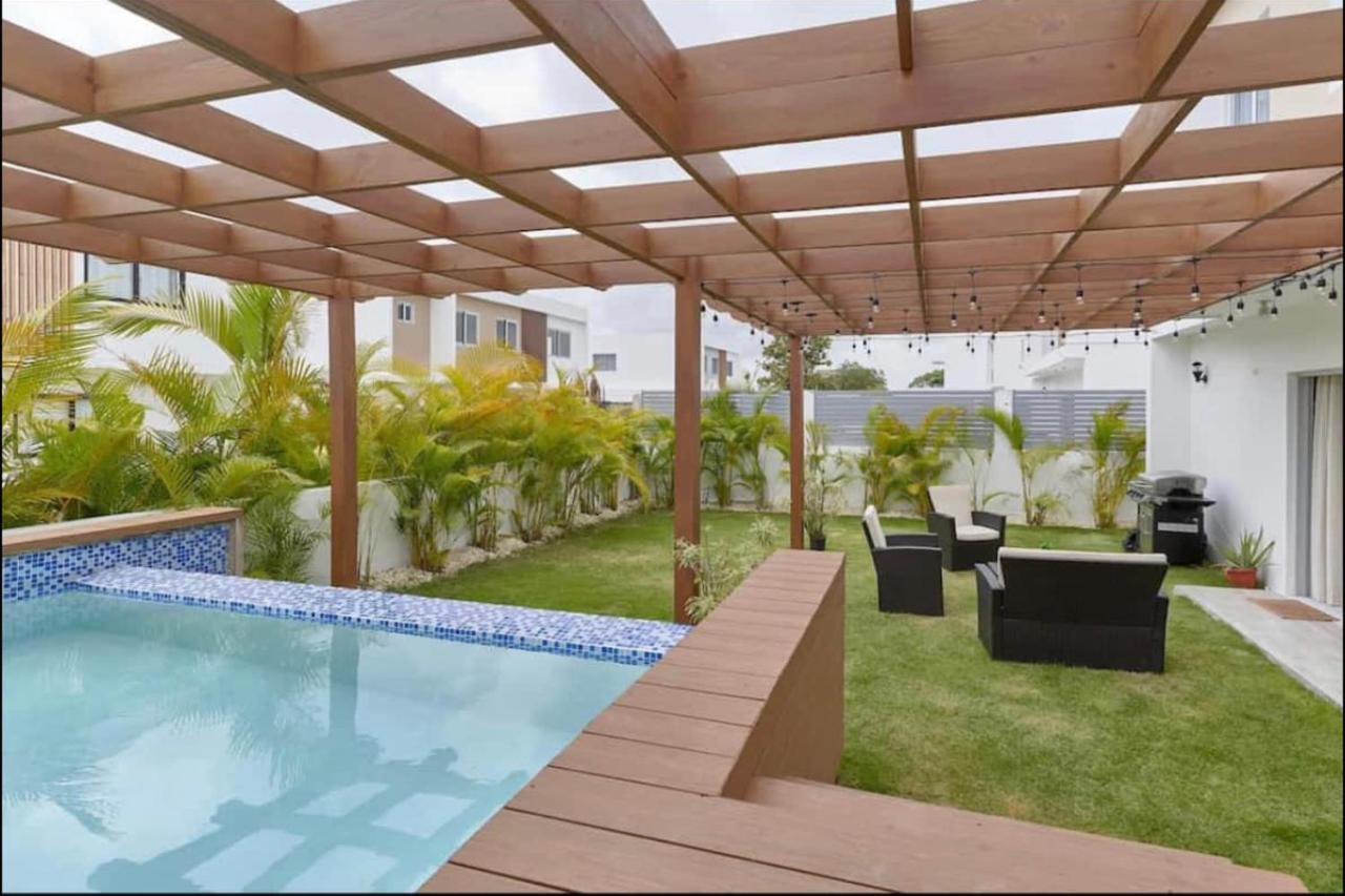 Adosada Con Piscina Privada Villa *