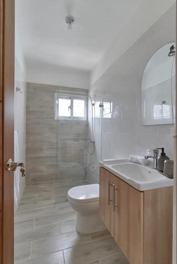 Adosada Con Piscina Privada Villa *
