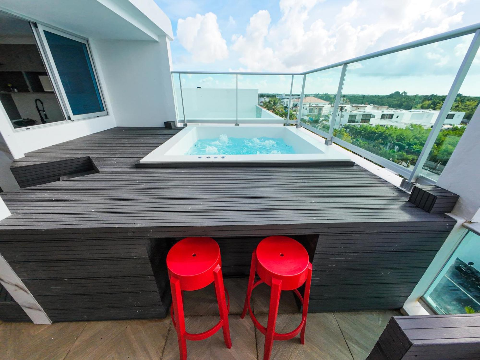Penthouse & Jacuzzi Apartment