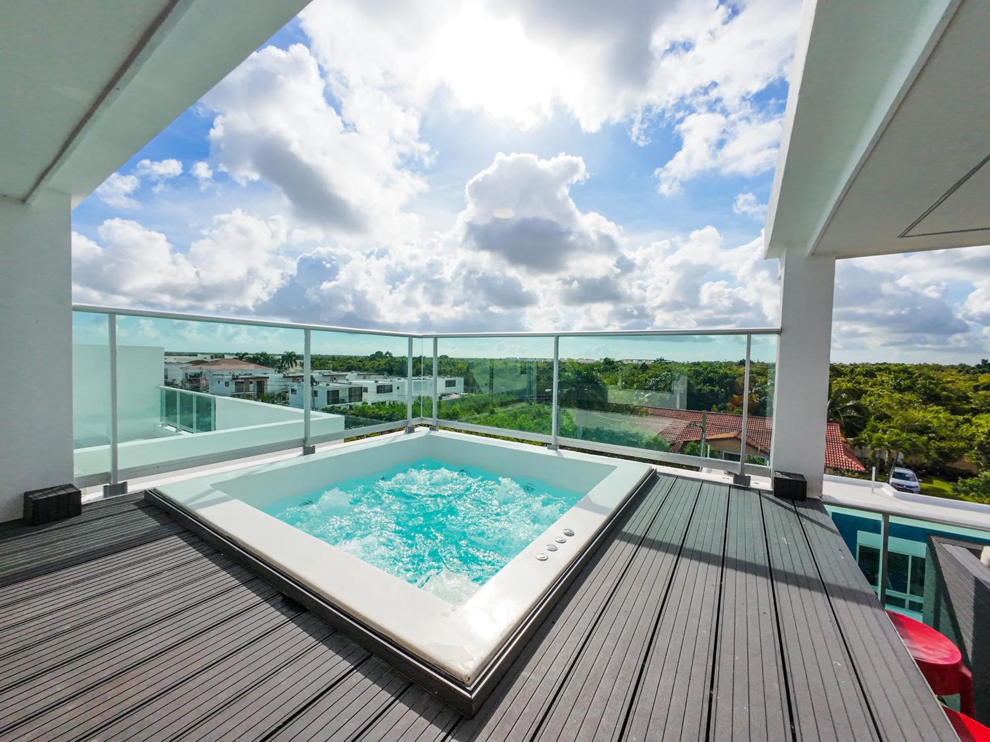Penthouse & Jacuzzi *