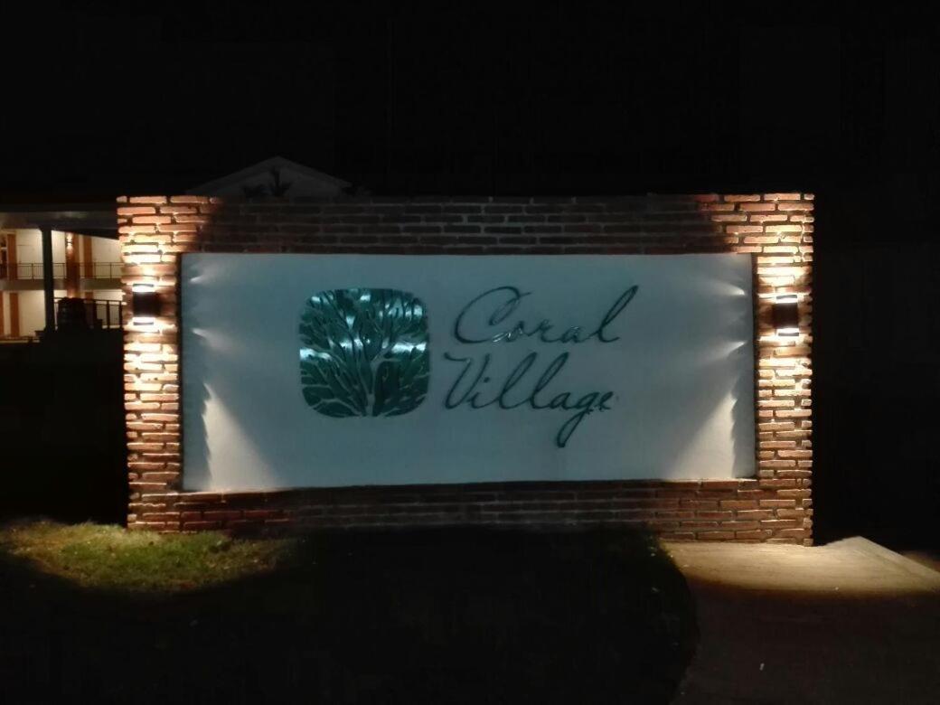 Seven Shades Of Coral Village - & Pool In A Close To The Beach Apartamento