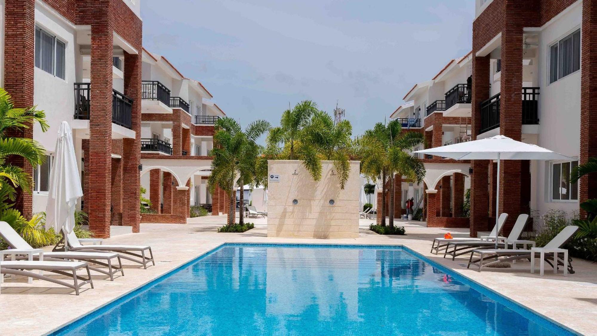 Charming 2bdr Pool View Walking To Bavaro Apartment