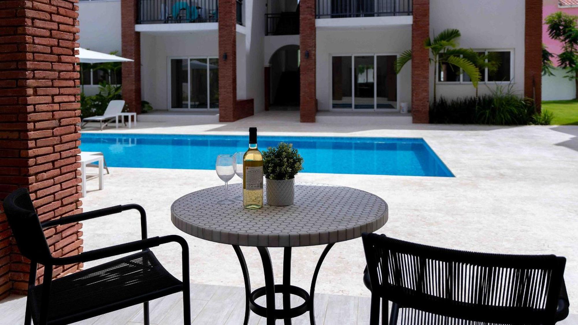 Charming 2bdr Pool View Walking To Bavaro Apartment