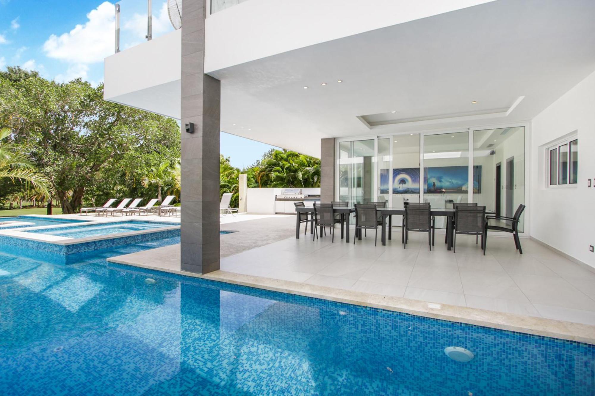 Modern Brand New With Pool, Jacuzzi, Chef At Cocotal Golf & Country Club Villa *