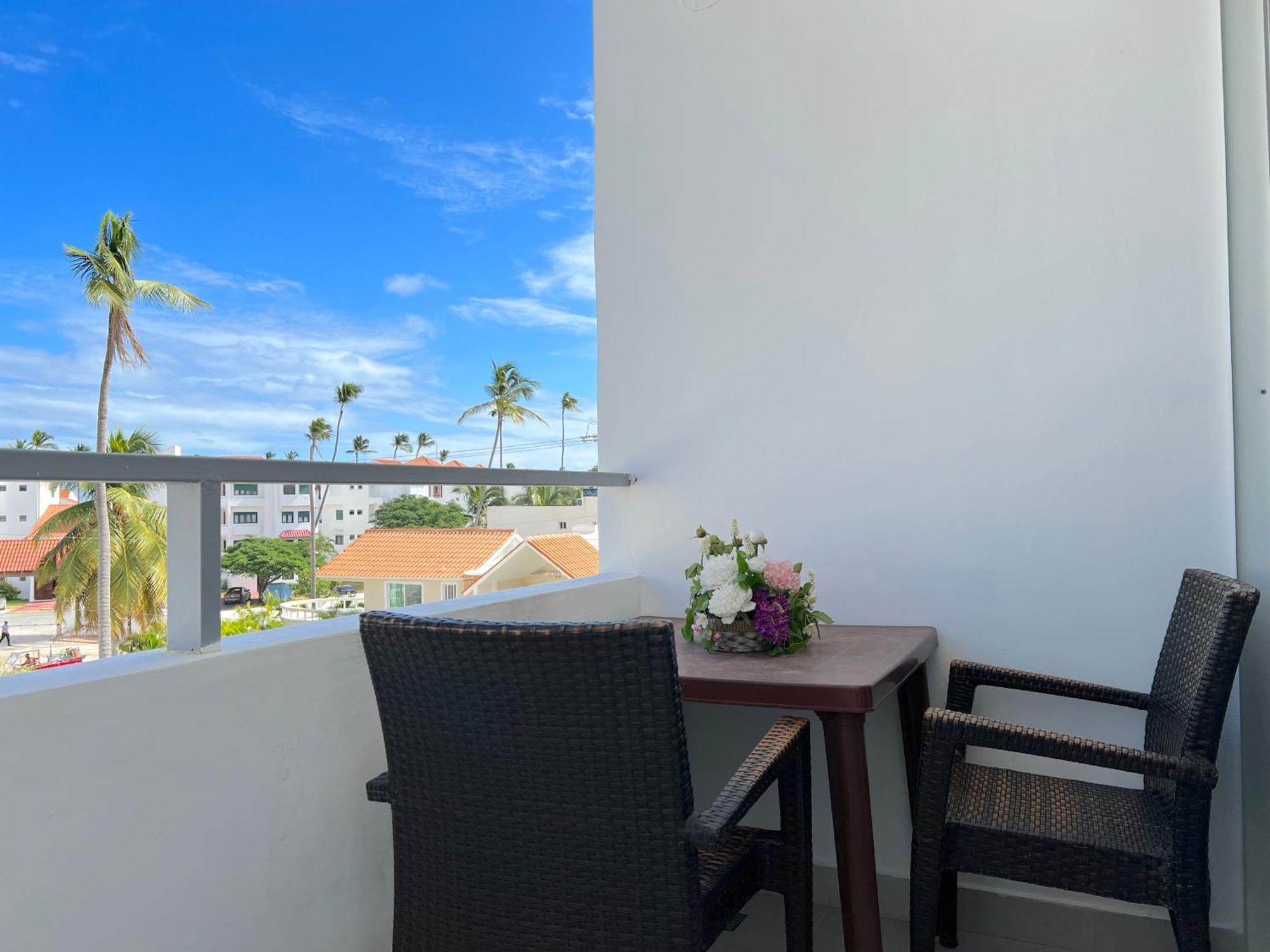 Vacation With Rooftop Pool, Spa, Restaurants - Playa Los Corales