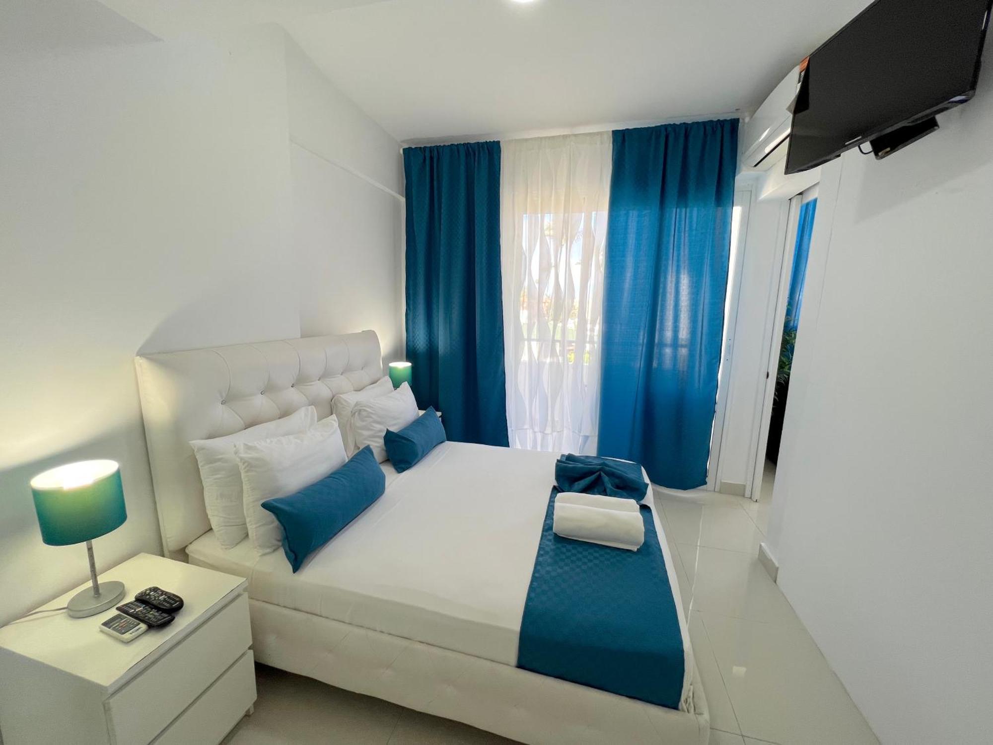 Vacation With Rooftop Pool, Spa, Restaurants - Playa Los Corales Hotel
