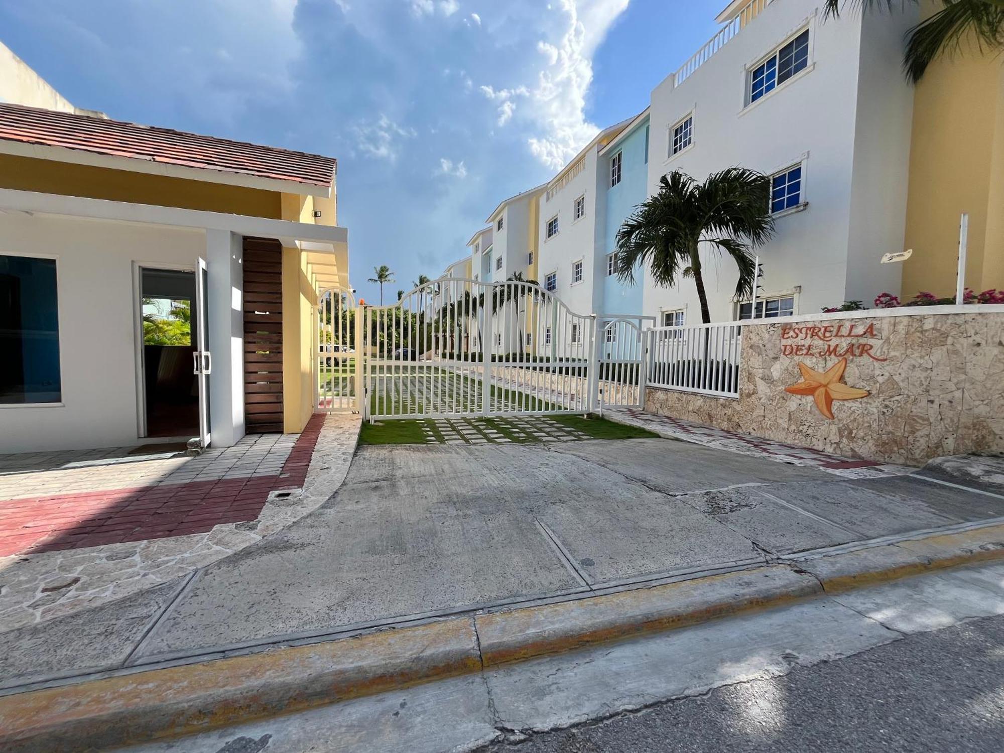 Luxury Penthouse With Pool, Bbq, Ac, Wi-fi, 5-min Walk To El Cortecito & Bavaro Beaches, Apartment *