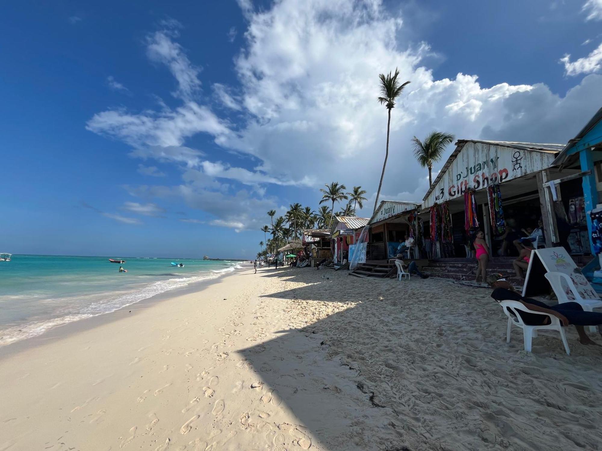 Luxury Penthouse With Pool, Bbq, Ac, Wi-fi, 5-min Walk To El Cortecito & Bavaro Beaches, Apartment