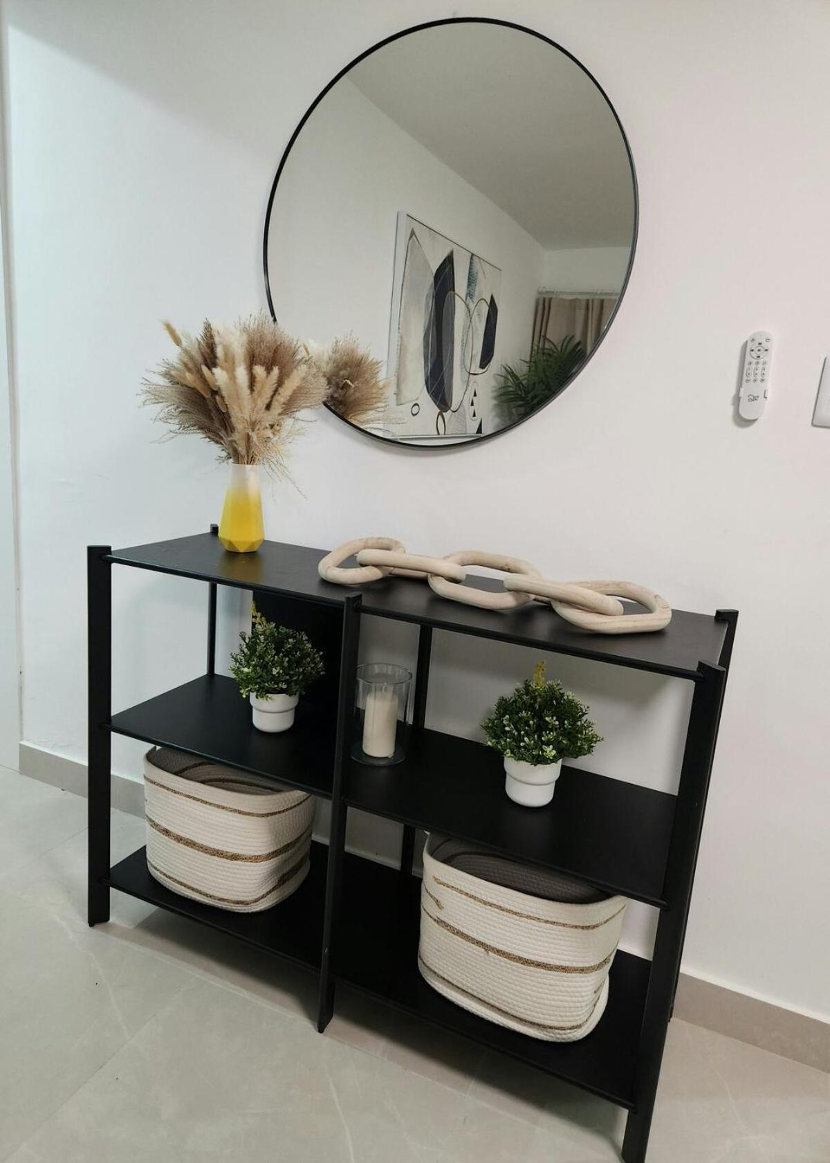 Modern Very Close To Downtown Apartment