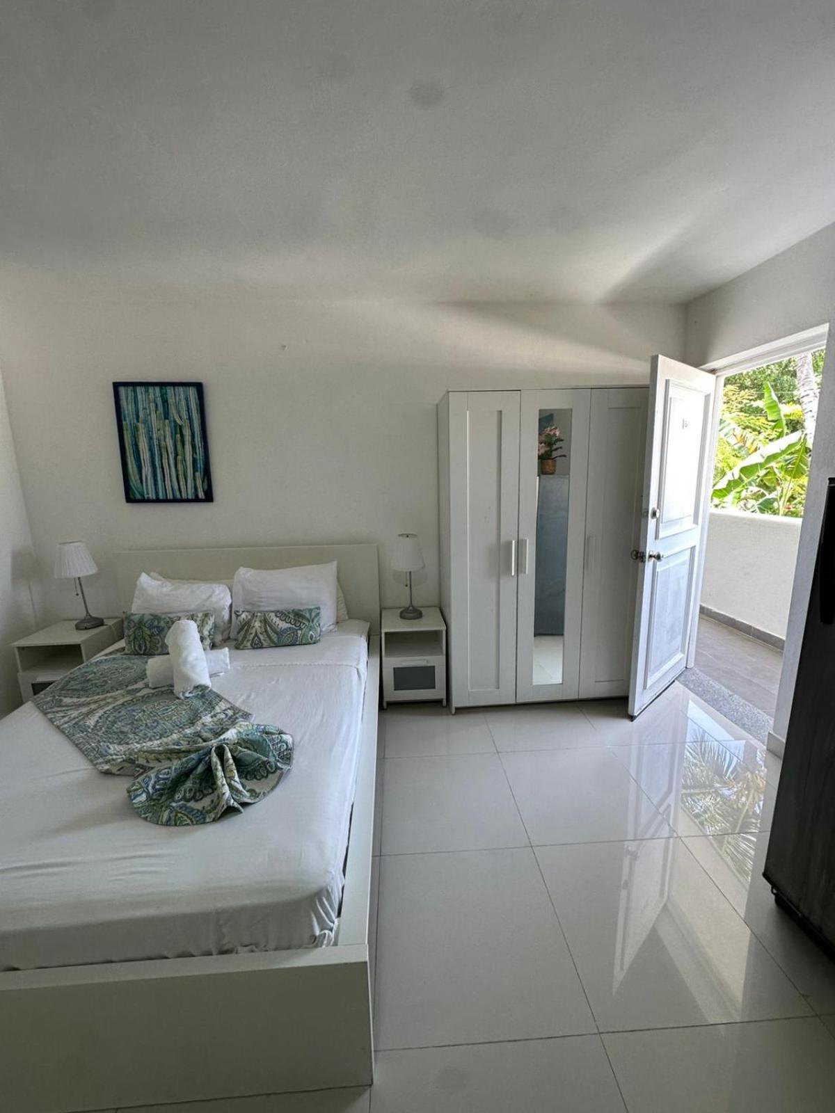 Paradise With Tropical Pool And Access