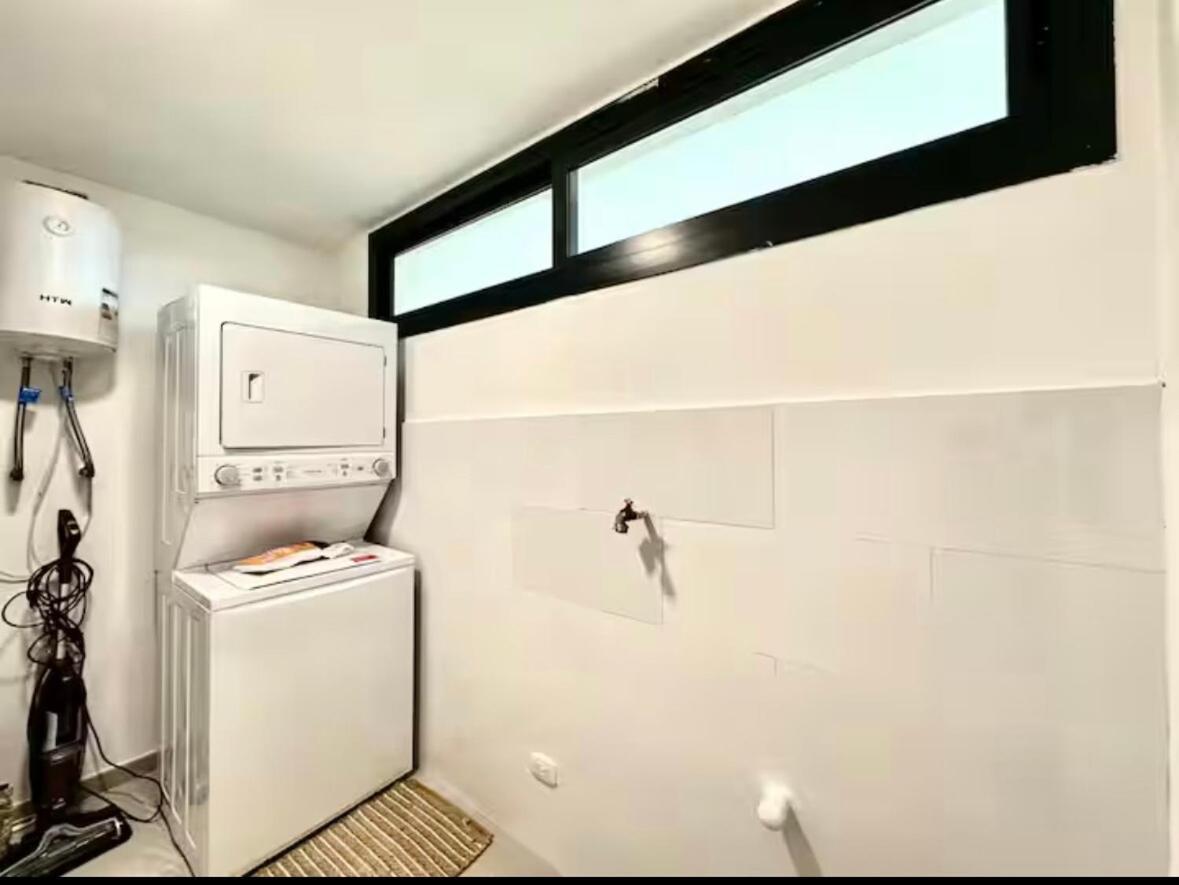 Modern 2br With Golf View, Pool Front Oasis Apartment *