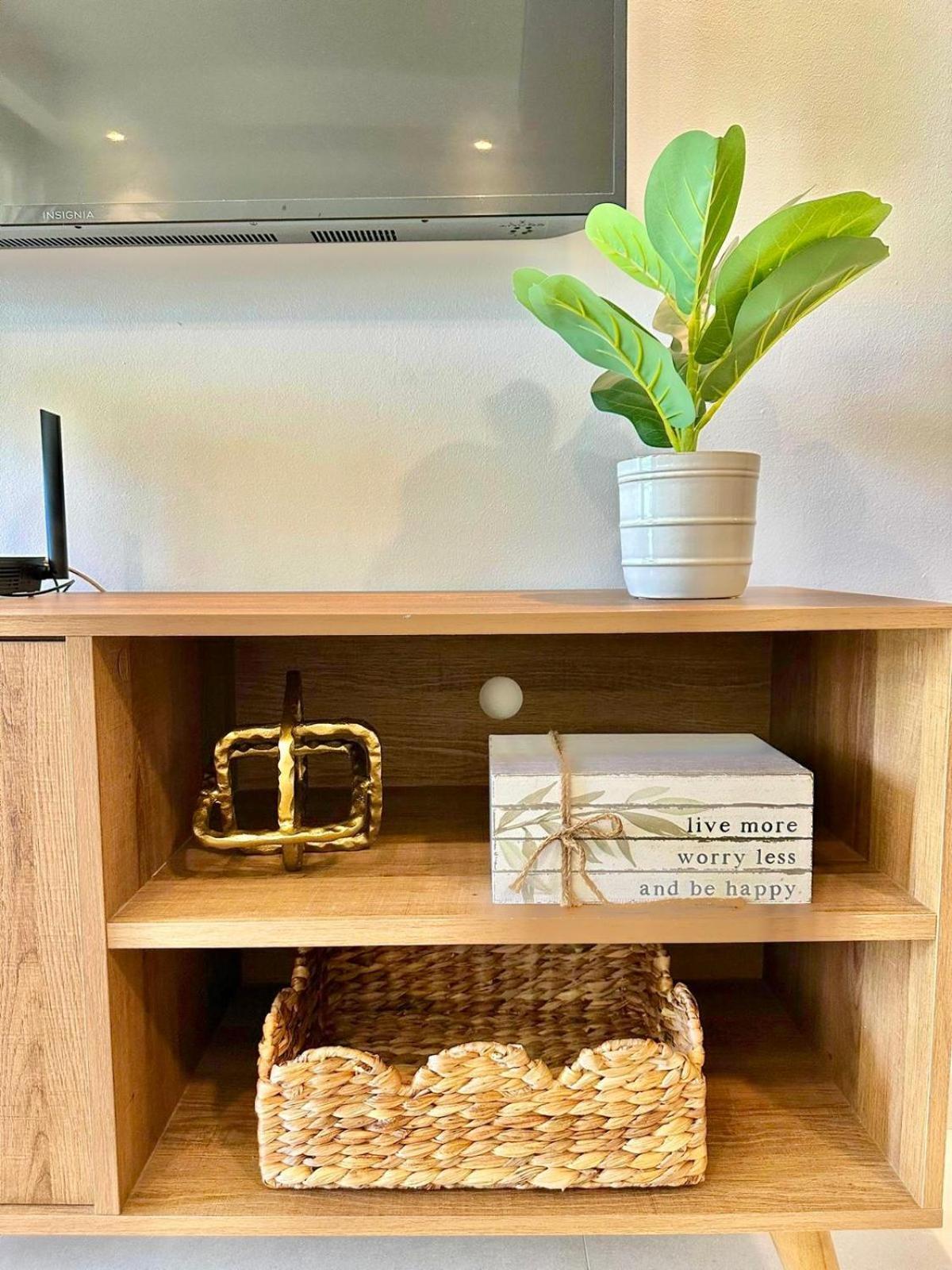 Apartment Modern 2br With Golf View, Pool Front Oasis
