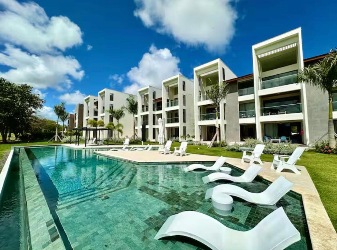 Apartment Modern 2br With Golf View, Pool Front Oasis *