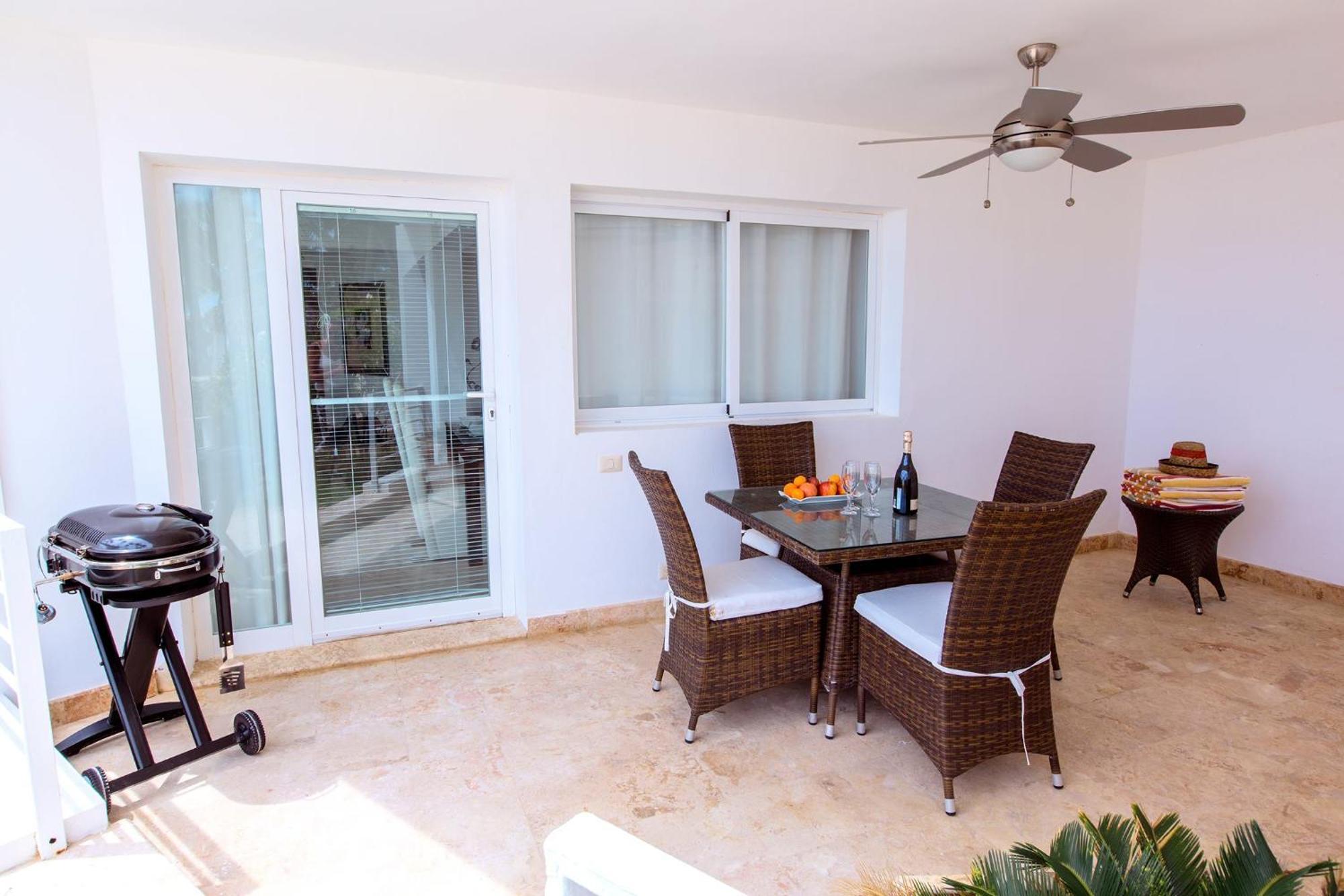 Dream Island & Ocean View Pool Playa Corales Aparthotel Punta Cana