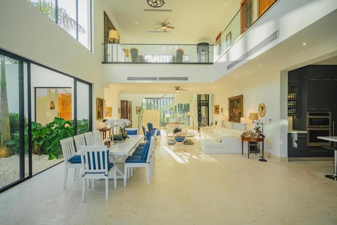 Villa Waterfront Luxury In & Club
