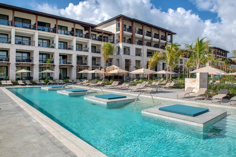 Unique Club At Lopesan Costa Bavaro 5*